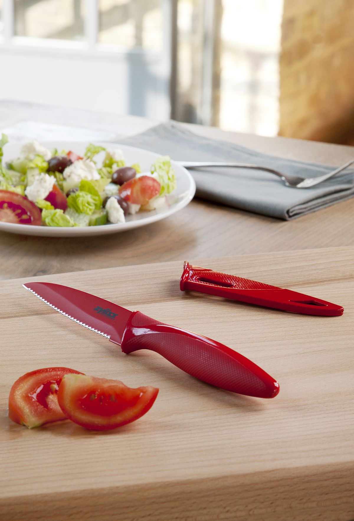 Нож с назъбено острие и предпазител | Trendo.bg